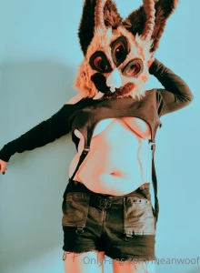 Showing off some ass and belly this morning