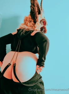 Showing off some ass and belly this morning part 3