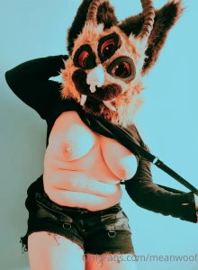 Showing off some ass and belly this morning part 4