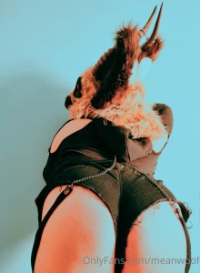 Showing off some ass and belly this morning part 5