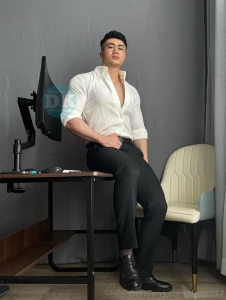 During the lunch break on a boring working day i feel very horny part 22