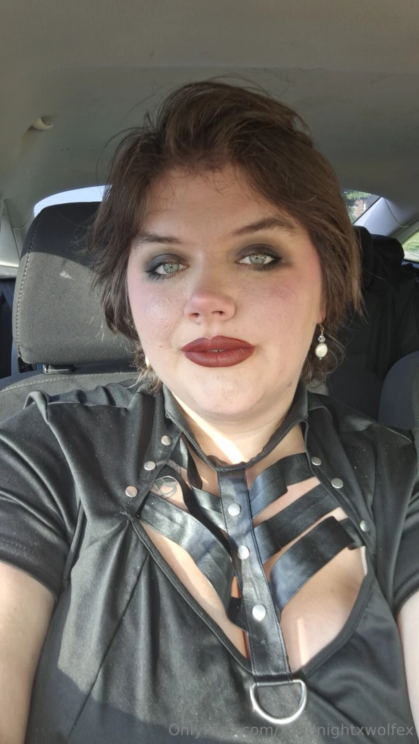 Come hang out with me while i wait for a tow truck all tips will get a 