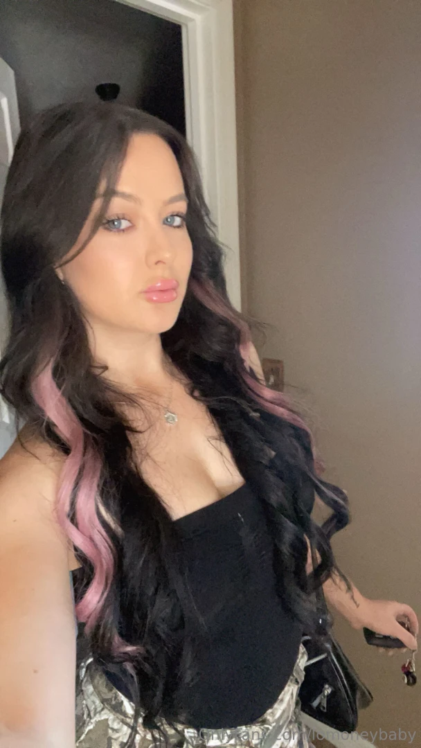 Buy my recent post in the next 24 hours and an extra free pic from the 