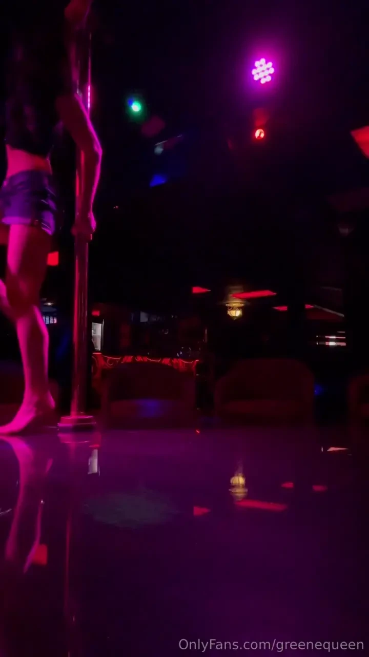 A freebie set of clips for my loyal and deviant subscribers love you 