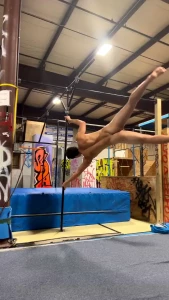 Imagine how tight id be if you fucked me while i do this