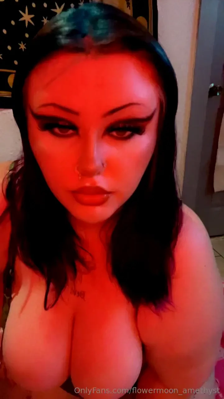 Tip me so i can buy a fuck machine so you can watch it fuck my tight 