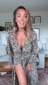 An elegant dress that turns heads and makes you want to tear it off me