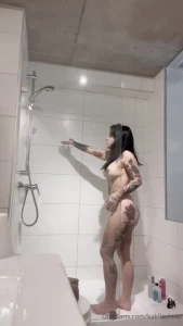 Una deliciosa duchita muy refrescante ando muy caliente