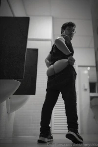 B amp w pics in the b-word room how can of forbid a common place like part 1