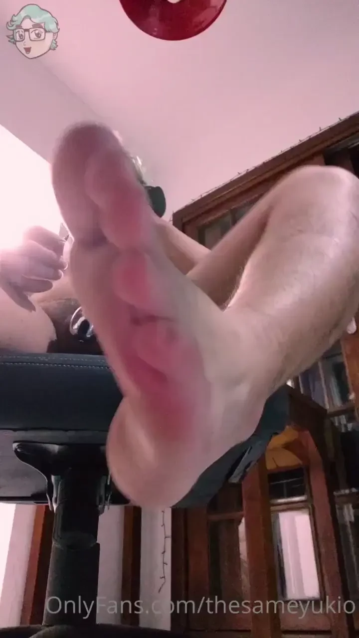 Here s a lil vid of me playing just a bit with my old sneakers that i 