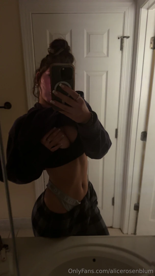 Sooo i ve decided to stay in tonight and just scroll through my phone 