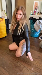 6 min triple amputee pretender video dancing in sexy body suit playing