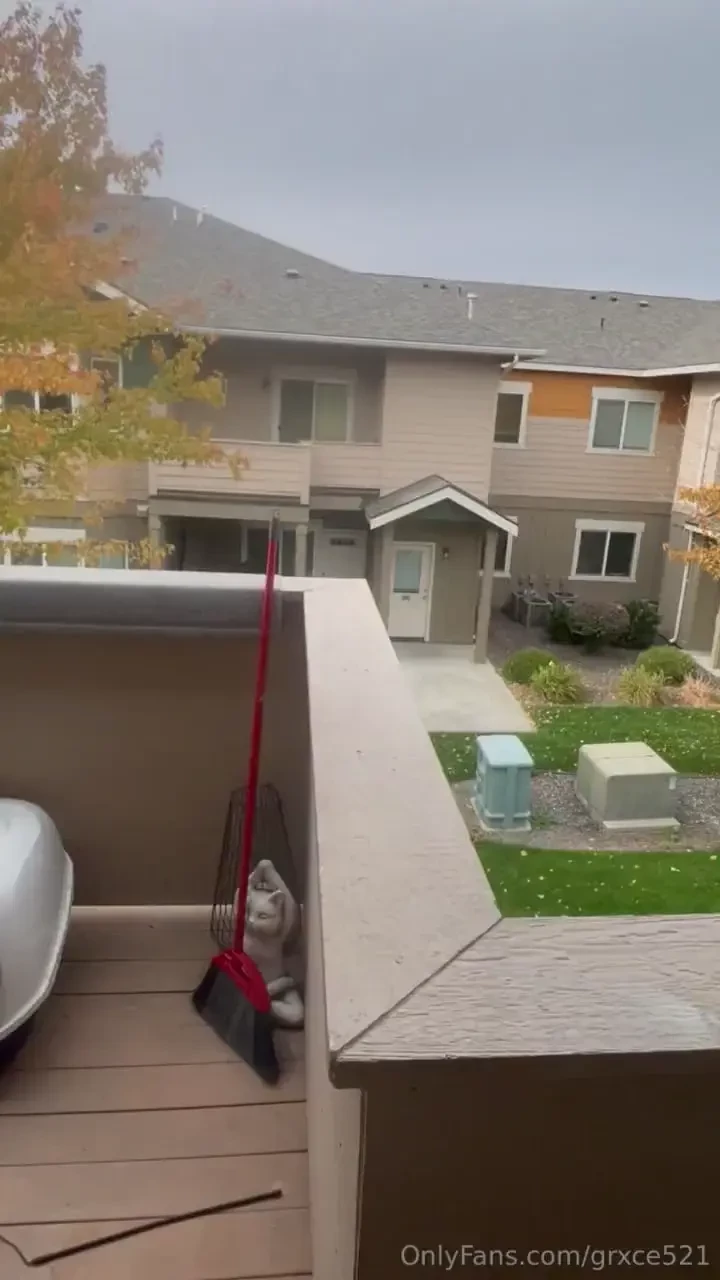 Decided to post me getting my pussy pounded outside on my balcony mid 