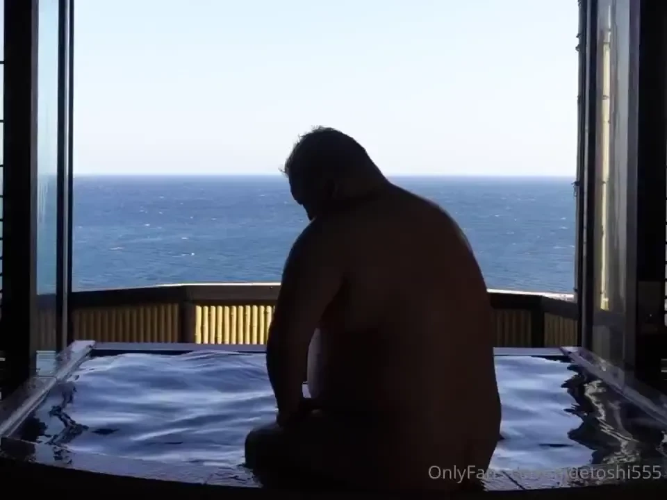 I m in izu i stayed at a hotel by the sea yesterday it was very 