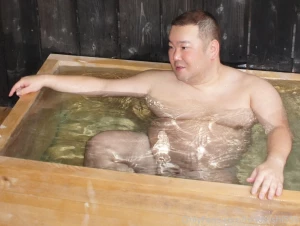 I have a lot of pictures of taking a bath so i would like to publish part 1