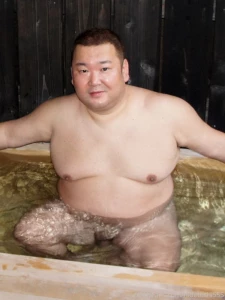 I have a lot of pictures of taking a bath so i would like to publish part 3