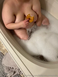 I am nothing if not reliable when it comes to snacking in the bath part 4