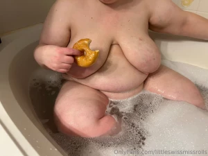 I am nothing if not reliable when it comes to snacking in the bath part 6