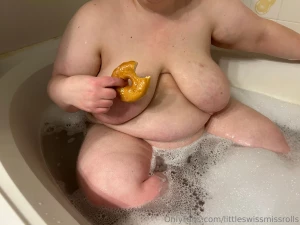 I am nothing if not reliable when it comes to snacking in the bath part 3