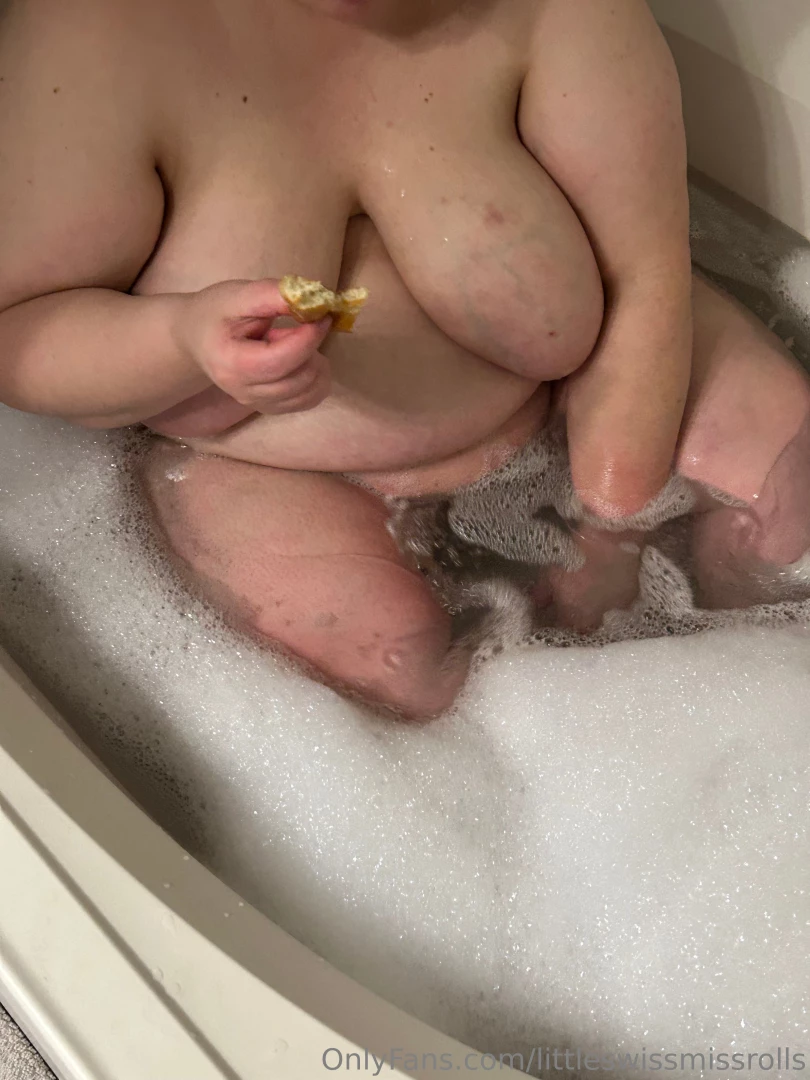 I am nothing if not reliable when it comes to snacking in the bath part 2 