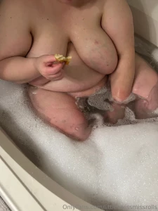 I am nothing if not reliable when it comes to snacking in the bath part 2