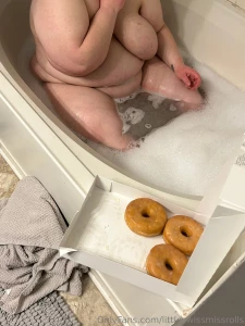 I am nothing if not reliable when it comes to snacking in the bath part 7