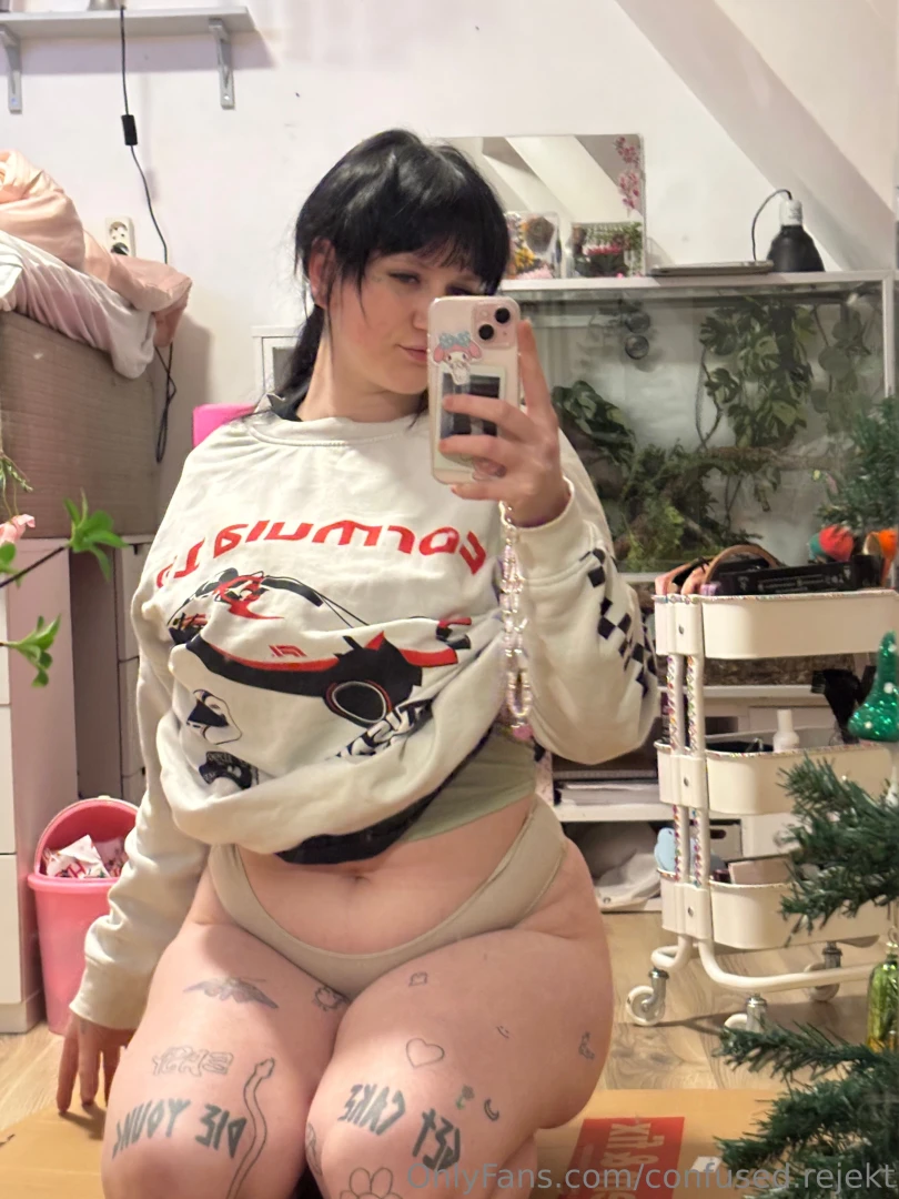 Im moving next moth so my apartment is a mess and i will try to be as 