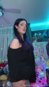 Did you see that little flex at the beginning fyp tall tallgirl goth