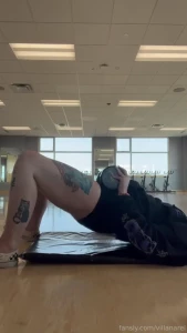 Gym videos from leg day the other day rdls and weighted glute bridges part 1