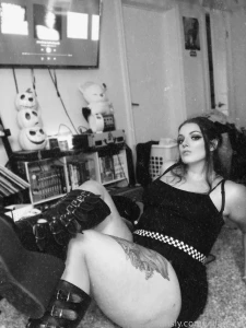 Don t pretend like you wouldn t do anything for the chance to lick my