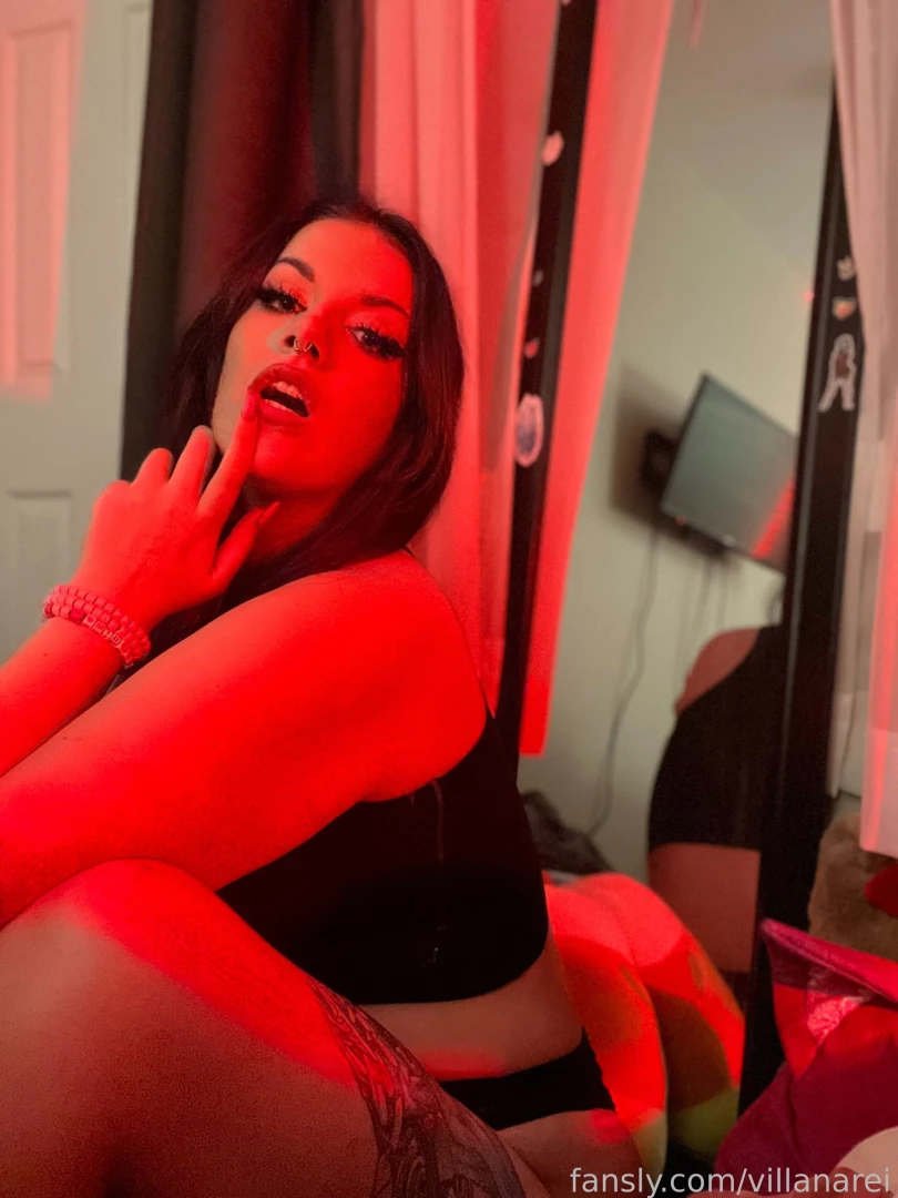 I look good in red fyp tall tallgirl alternative goth gothgirl thicc part 1 