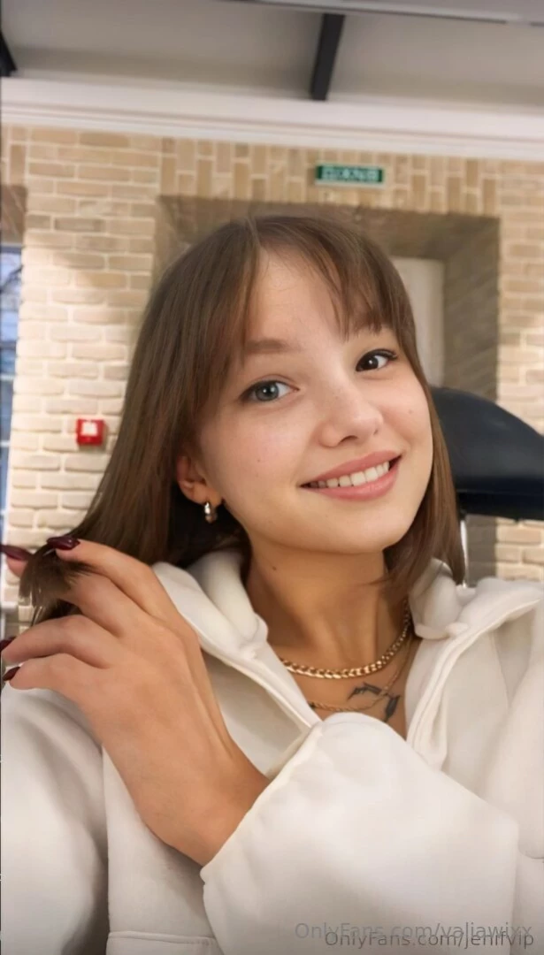 Free - jenifvip this hot brunette has been all alone for a long time part 40 