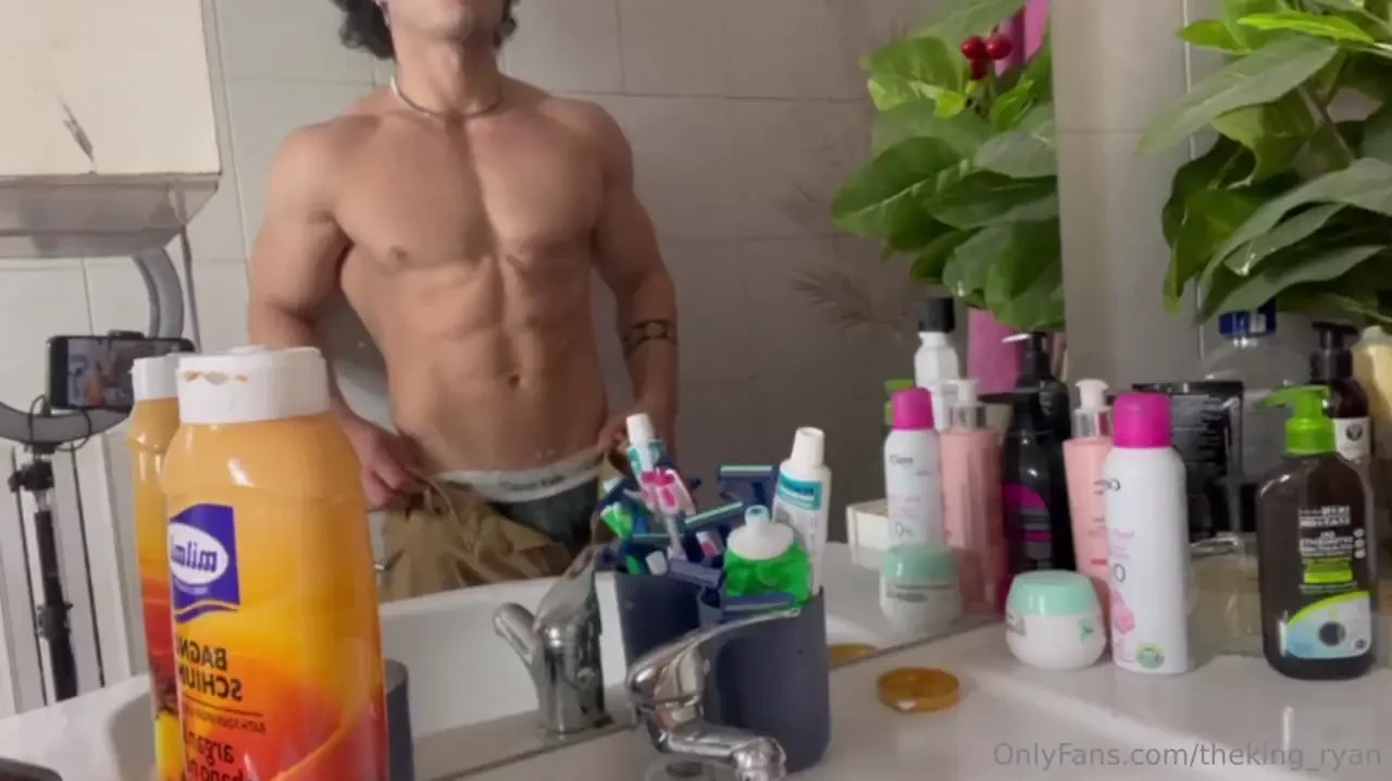 La mia prima sega oggi mentre tornavo a casa mi sono dedicato del 