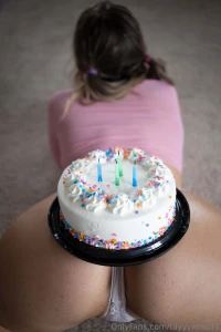 Babe it s my birthday today come spoil me i m online on my vip page