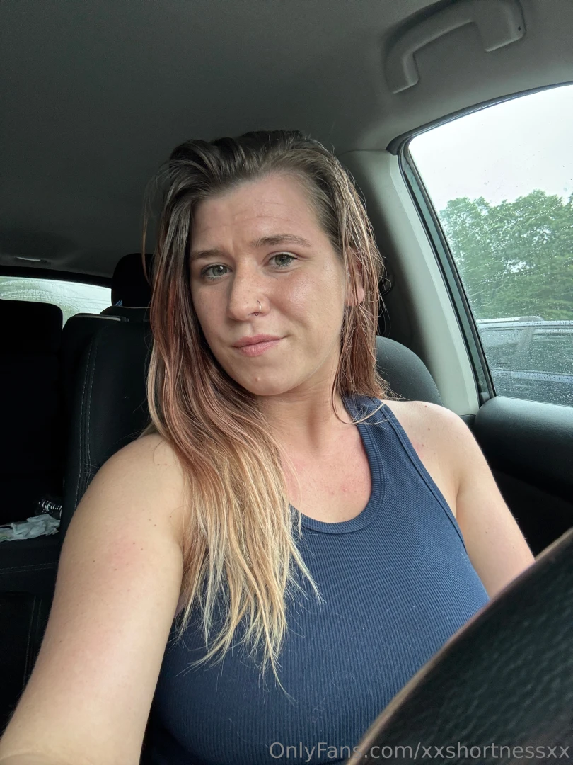 So i m kind of loving how my hair is looking with my tan however i am 