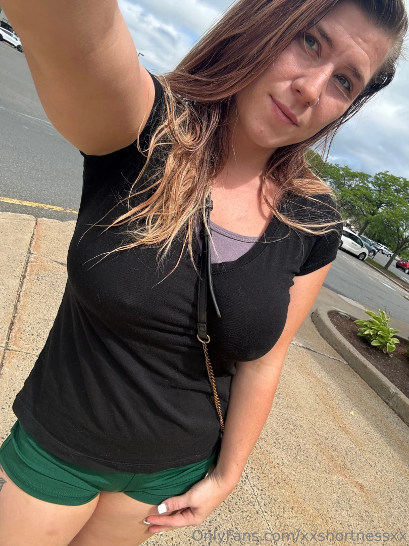 Who wants to spoil me so i can get my eyebrows and nails done 