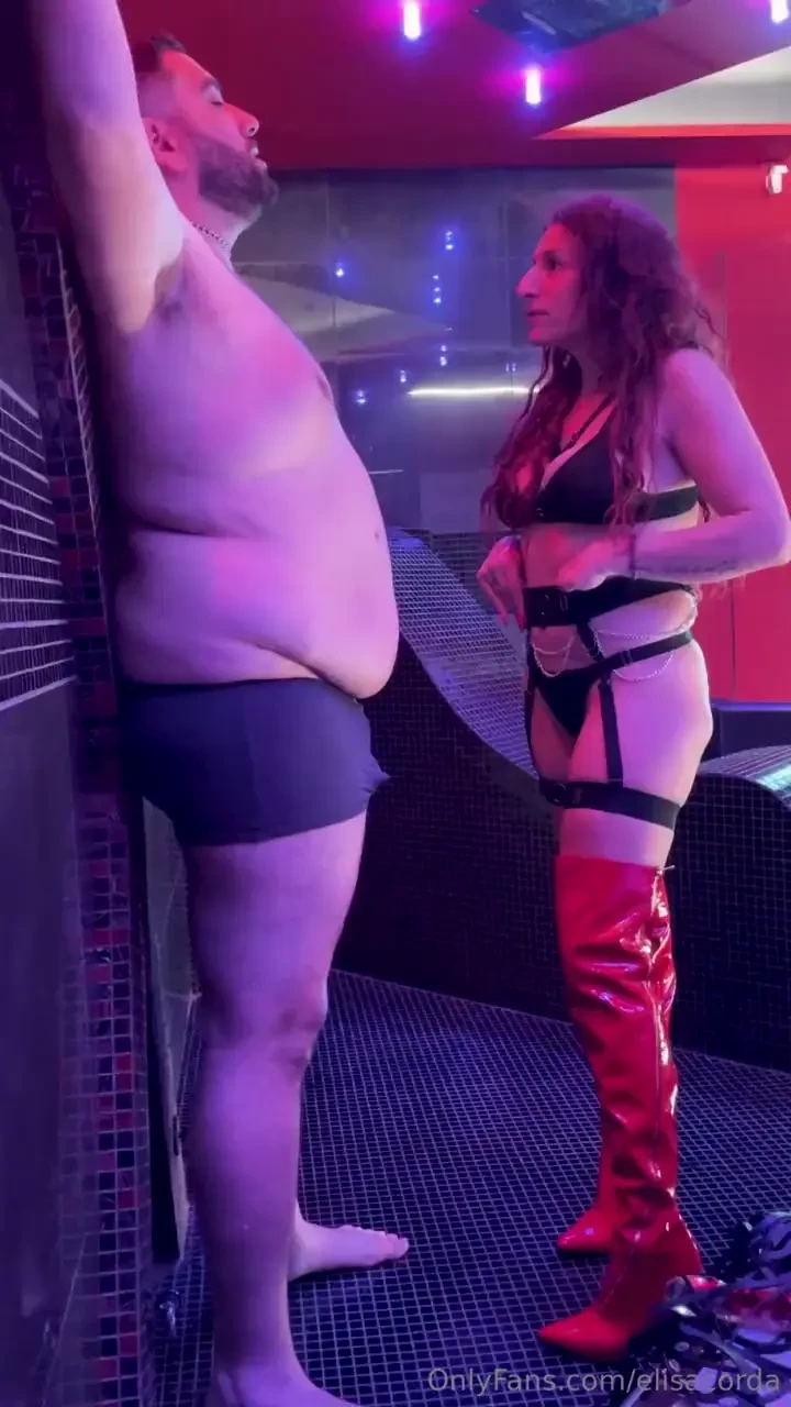 Ecco finalmente in veste di mistress questa solo la prima parte 