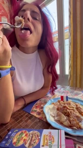 Tesoro adoro mangiare e tu e adoro specialmente quando mi sporco di