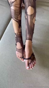 Hello everyone last week we had a hot photoshoot in ripped stockings part 1