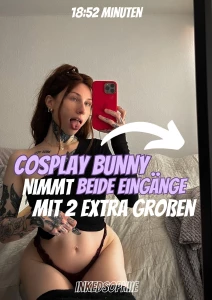 Bunny girl senpai fickt sich mit zwei gro en dildos in pussy und arsch