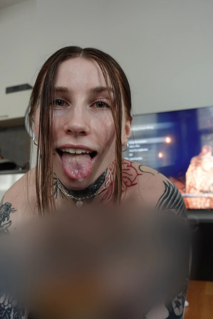 Gefallen dir meine riesigen gamer titten gratis nudes und sexxtapes 
