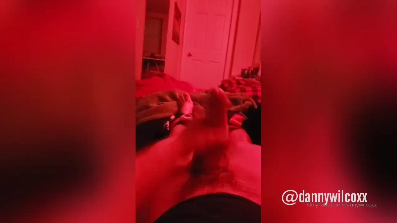 When guys send hot pics i can t help but explode 