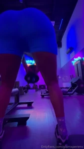 I be at the gym doing squats are these the right way