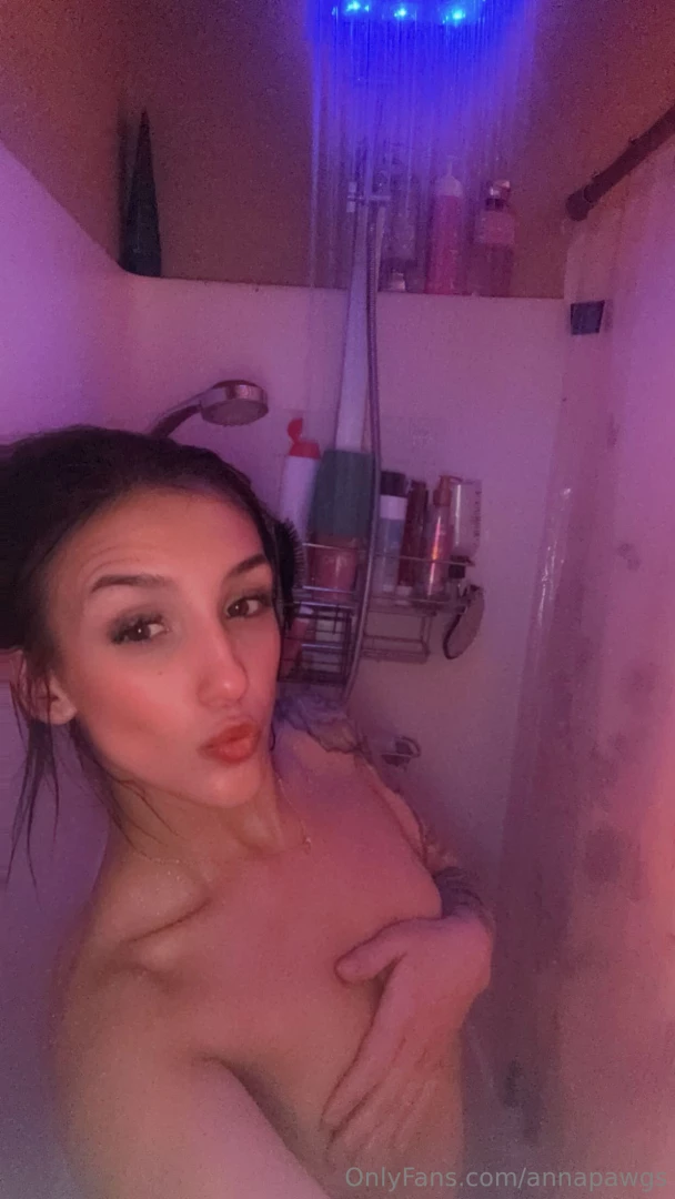 Come shower with me babyyy 