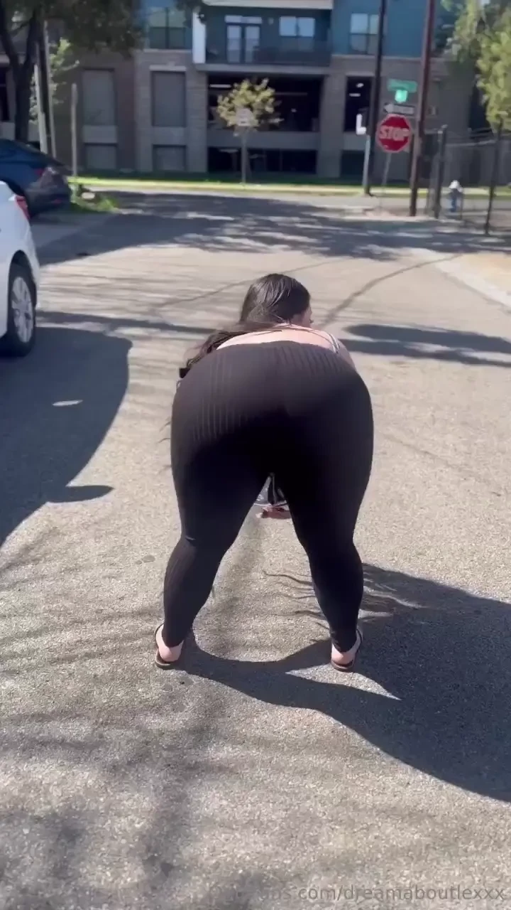 Wyd if i bend over in front of you like this 
