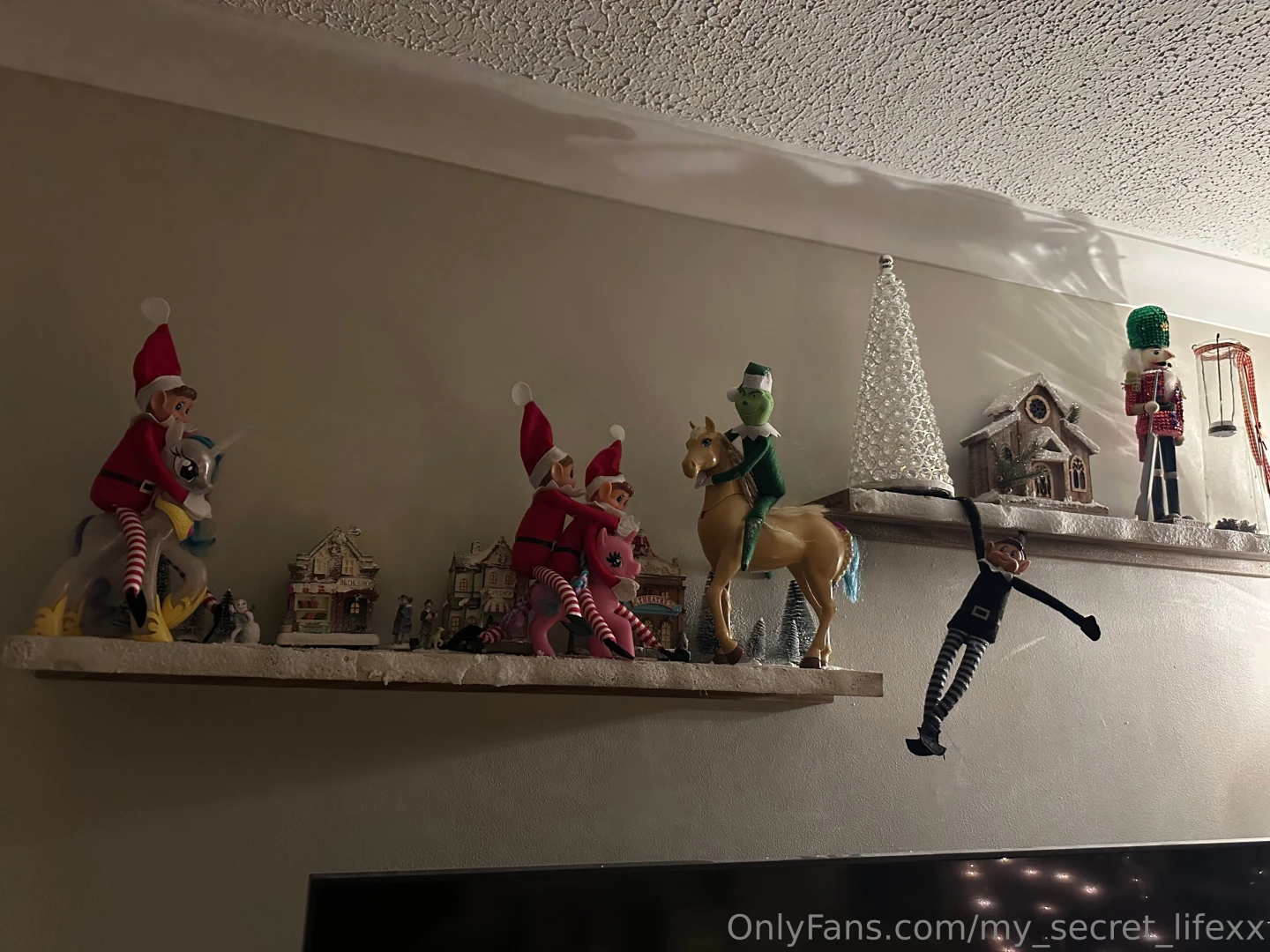 All having a ride tonight apart from elvis he s got himself into a bit 