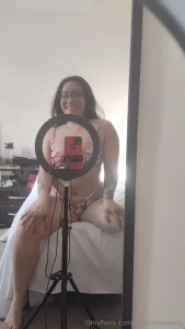 Here i leave you my fun side i really enjoy music and recording myself part 1