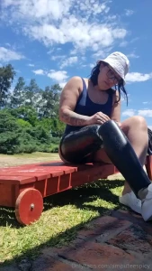 I share this video with you after using my prosthesis in the water i