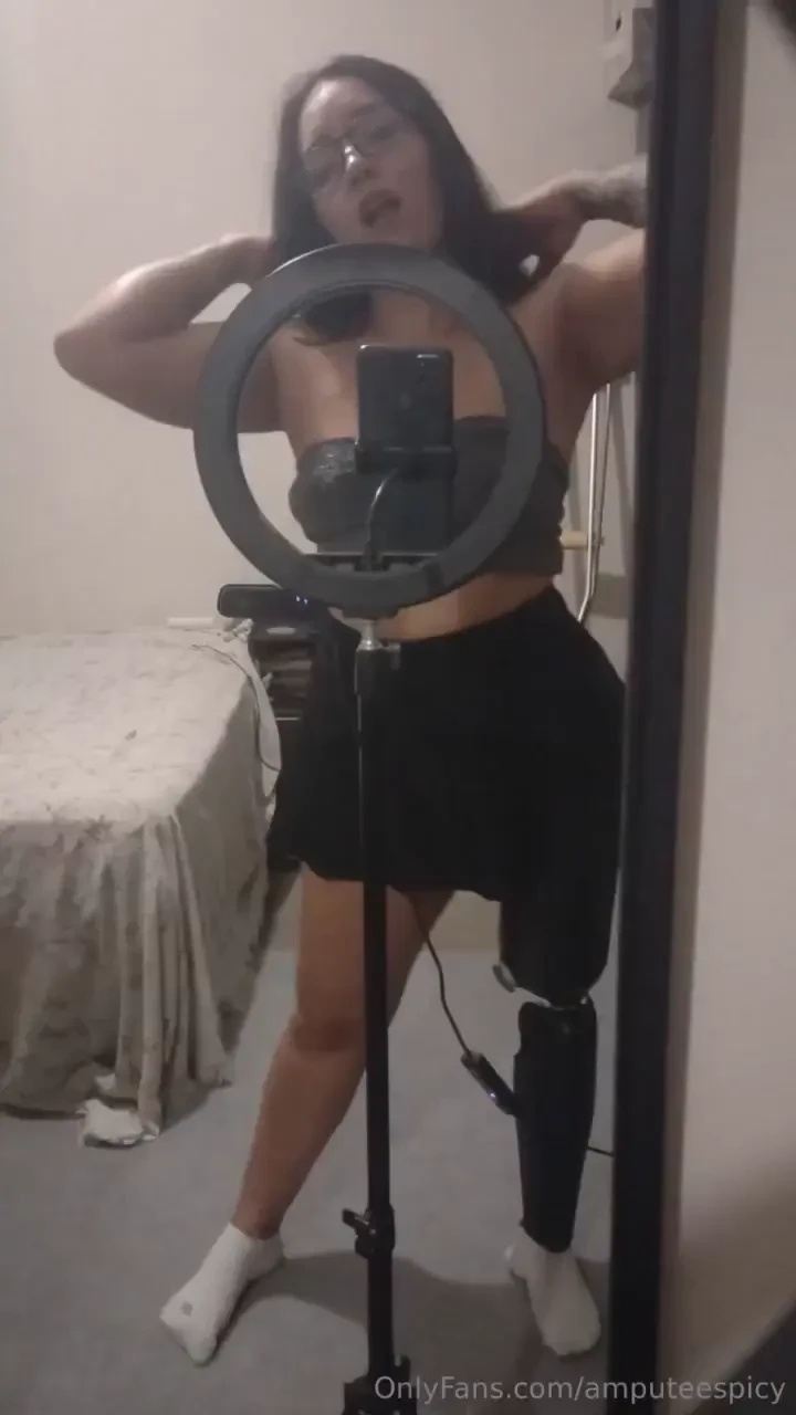 I put on my prosthesis i turn on the camera in front of the mirror to 