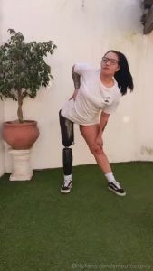 A very hot day i m home from the gym and i have to do my stretching do